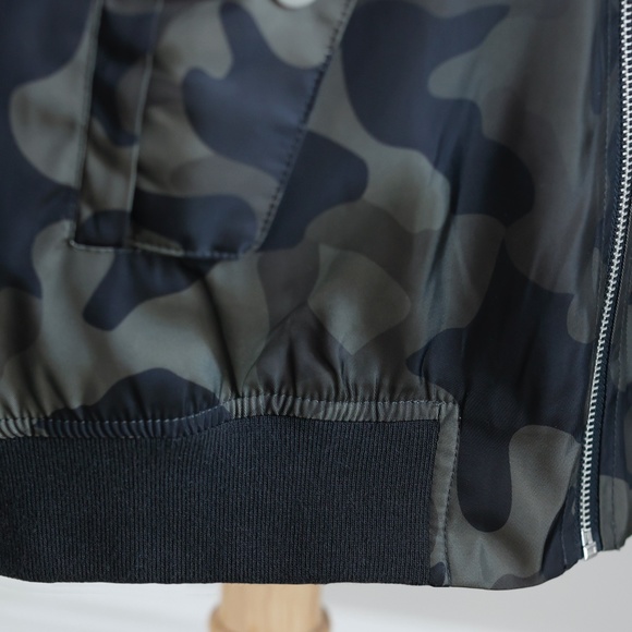 Men's Camo Bomber Jacket Bershka Size Medium Like New - Picture 5 of 6